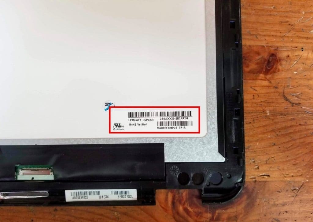 Thay-man-hinh-LCD-tren-laptop-Toshiba-Satellite-Radius-P55W