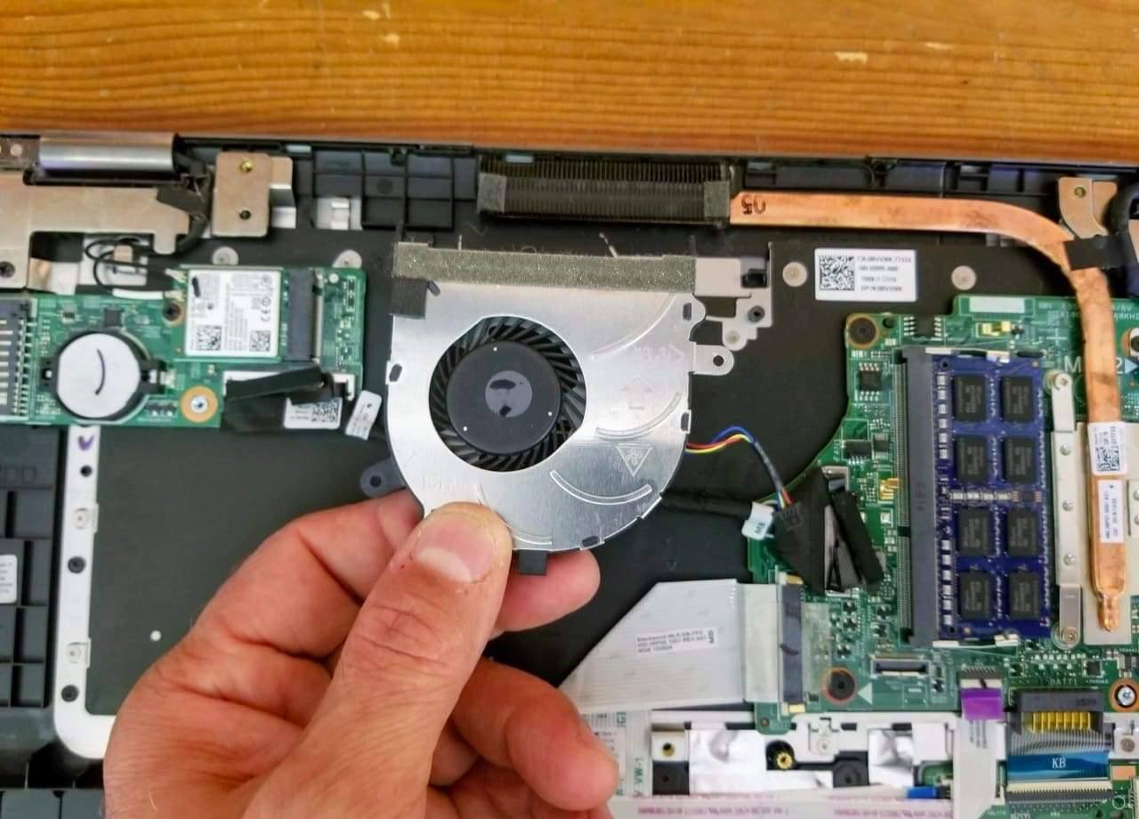 nhu-nao-de-thao-laptop-Dell-Inspiron-15-7568-P55F