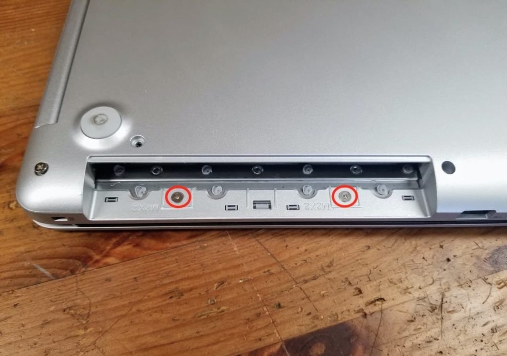 nhu-nao-de-thao-laptop-Dell-Inspiron-17-5770-5775-P35E