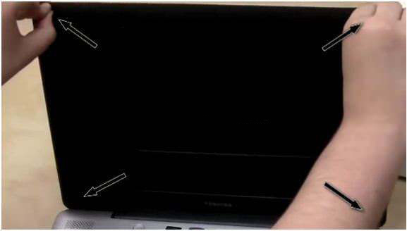 nhu-nao-de-thay-the-hoac-thay-doi-man-hinh-laptop-bi-hong-bi-loi
