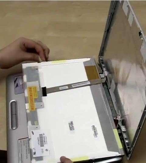nhu-nao-de-thay-the-hoac-thay-doi-man-hinh-laptop-bi-hong-bi-loi