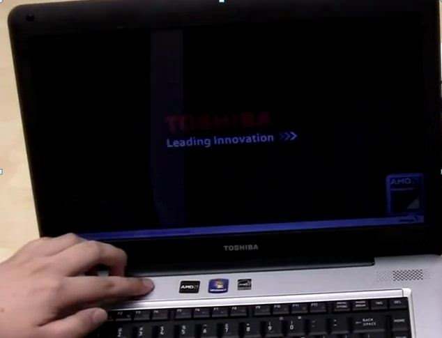 nhu-nao-de-thay-the-hoac-thay-doi-man-hinh-laptop-bi-hong-bi-loi