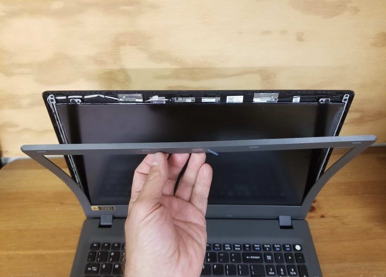 nhu-nao-de-thay-the-man-hinh-Acer-Aspire-E-15-LCD-screen