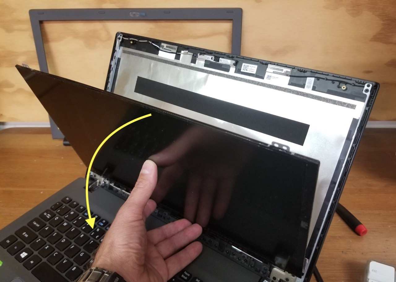 nhu-nao-de-thay-the-man-hinh-Acer-Aspire-E-15-LCD-screen